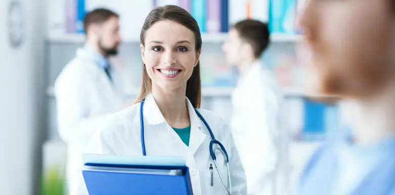 أطباء أمراض النساء والتوليد في أثينا