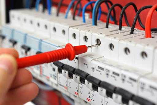 كهربائي electrician