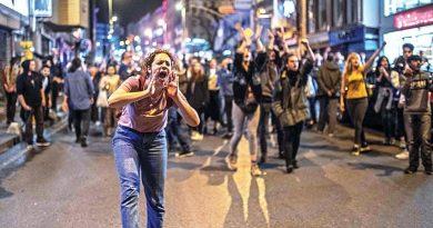 تركيا.. مظاهرات في إسطنبول تطالب الحكومة بالاستقالة (فيديو)