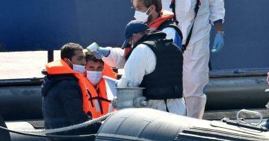فرنسا تعلن عن إنقاذ نحو 250 مهاجرا حاولوا عبور قناة المانش للوصول إلى بريطانيا