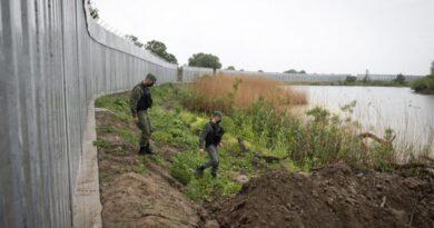 اليونان توسع جدارها الحدودي لمنع المهاجرين من دخول البلاد تطلب مساعدة الاتحاد الأوروبي