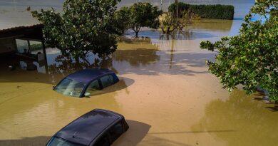 صور مروعة بعد كارثة من سوء الأحوال الجوية في العديد من المناطق بغرب ووسط اليونان "فيديو"