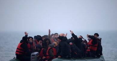 فرنسا.. إنقاذ 138 مهاجرا حاولوا عبور المانش إلى بريطانيا