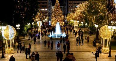 الحكومة تدرس فرض القيود بعد العطلات لكبح انتشار فيروس كورونا