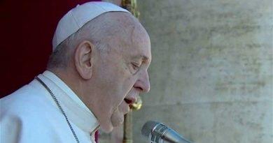 قبرص نقل 50 مهاجرا بمبادرة من البابا