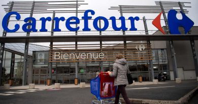 كارفور عملاق البيع بالتجزئة يعود إلى اليونان بعد 10 سنوات من الغياب