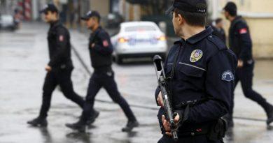 بسبب فيديو الشرطة التركية توقف 8 سوريين تمهيداً لترحيلهم - فيديو