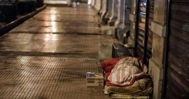 بلدية أثينا تفتح الهياكل والمساحات على مدار 24 ساعة لحماية المشردين من البرد