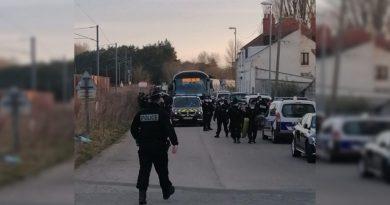 فرنسا: حوادث عنف في كاليه والشرطة تفكك مخيما للمهاجرين