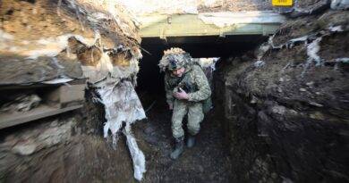 أوكرانيا تعلن حالة الطوارئ.. وبريطانيا تحذر من استهداف كييف