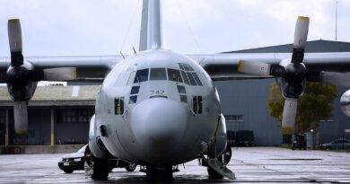 اليونان ترسل معدات دفاعية إضافية إلى أوكرانيا عبر طائرتين من طراز C-130