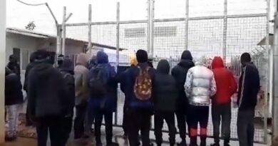 اشتباكات في مركز لاستقبال اللاجئين أسفر عن 35 جريحا