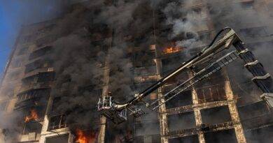 كييف تفرض حظر تجول لمدة 36 ساعة بعد قصف على مبانٍ سكنية