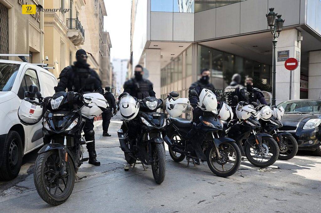 الشرطة اليونانية تنفذ عملية أمنية واسعة في وسط أثينا وتعتقل المئات