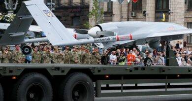 الجيش الأوكراني يحتفي بالمسيّرة التركية "بيرقدار" بأغنية حماسية