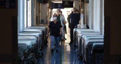 أعلنت السلطات اليونانية أن بإمكان اللاجئين الأوكرانيين الحصول على مساعدة طبية في المستشفيات العامة