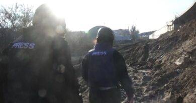 حرب أوكرانيا: كمين روسي تعرض له طاقم قناة سكاي نيوز البريطانية - فيديو صادم