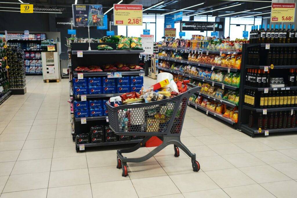 محلات السوبر ماركت تضع حدًا أقصى لشراء الزيوت النباتية والدقيق والسكر