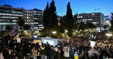 مسيرة ضخمة مناهضة للحرب في سينتاجما (صور)