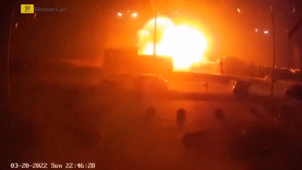 كاميرا أمنية تسجل لحظة وقوع انفجار بالقرب من مركز تسوق في كييف (فيديو)