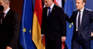 الاتحاد الأوروبي: تعهدت فرنسا وألمانيا وبولندا بدعم احتمال انضمام أوكرانيا