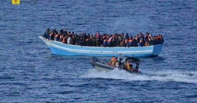 فقدان 26 مهاجراً بعد انقلاب قارب قبالة جزر الكناري الإسبانية