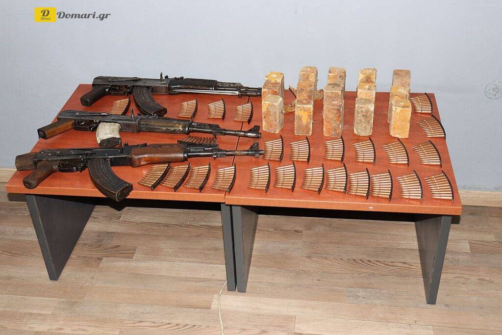 ضبط أسلحة ومتفجرات على الحدود اليونانية الألبانية في منطقة ساغيادا - فيديو