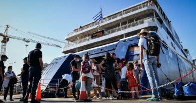 وزارة النقل البحري تبحث عن حل لخفض تكاليف تذاكر العبارات