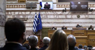 زيلينسكي يحث اليونان على استخدام نفوذها في الاتحاد الأوروبي لمساعدة أوكرانيا