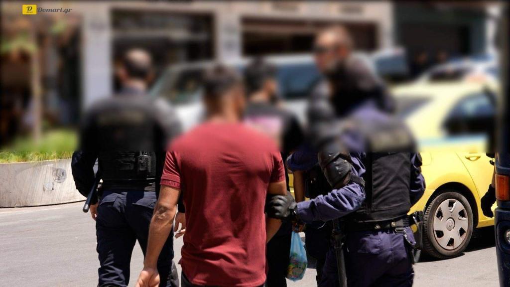 اعتقال 75 أجنبيا في عملية تمشيط بوسط أثينا - فيديو