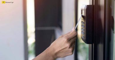 تسجيل الدخول والخروج من العمل باستخدام بطاقة العمل الرقمية