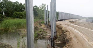 اليونان تخطط لمد جدار رئيسي على طول حدود البلاد مع تركيا