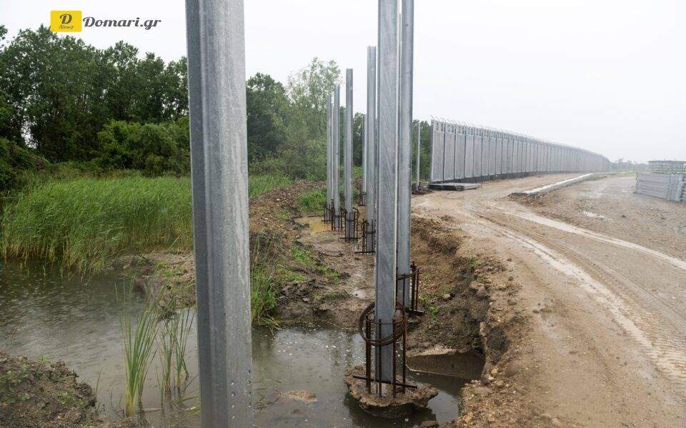 اليونان تخطط لمد جدار رئيسي على طول حدود البلاد مع تركيا