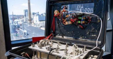 بضغطة زر.. جهاز جديد يحول مياه البحر إلى مياه للشرب - فيديو