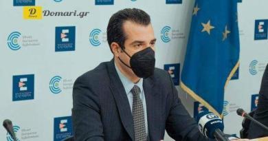 وزير الصحة اليوناني قرار رفع القناع الإلزامي سيُتخذ في الأول من يونيو