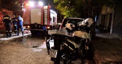 إنذار حريق في مركز للمشردين في بلدية أثينا ، في اخرنون