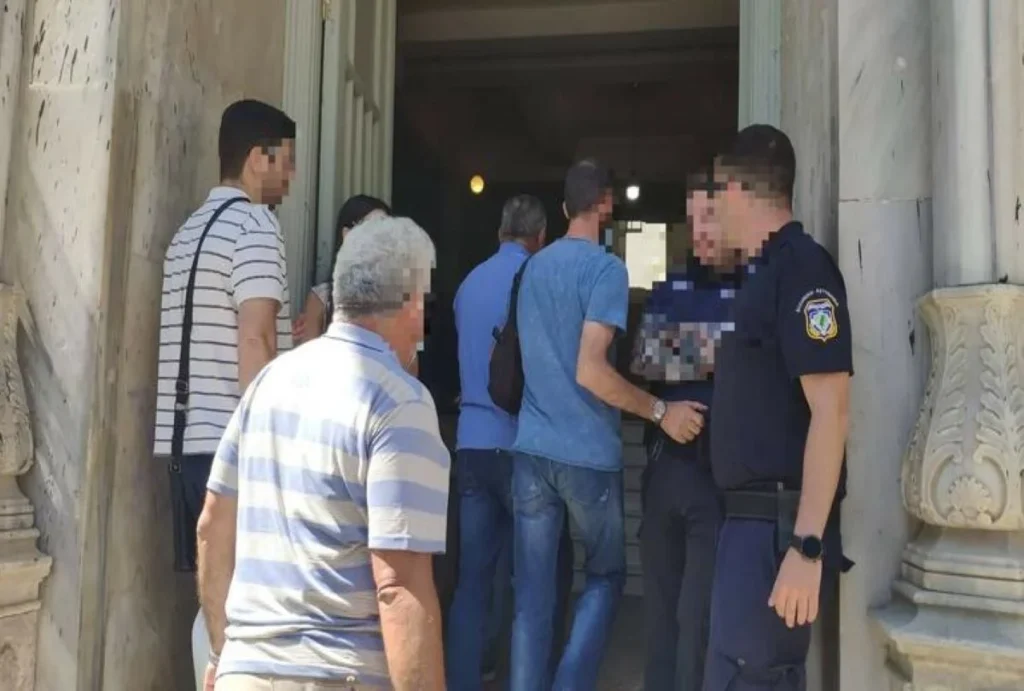 اعتقال سوري اعتدى جنسياً على أطفال شريكته ، في جزيرة كريت