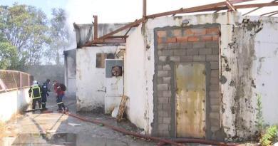 تمت السيطرة على الحريق في مخيم إليونا للاجئين غرب أثينا - فيديو