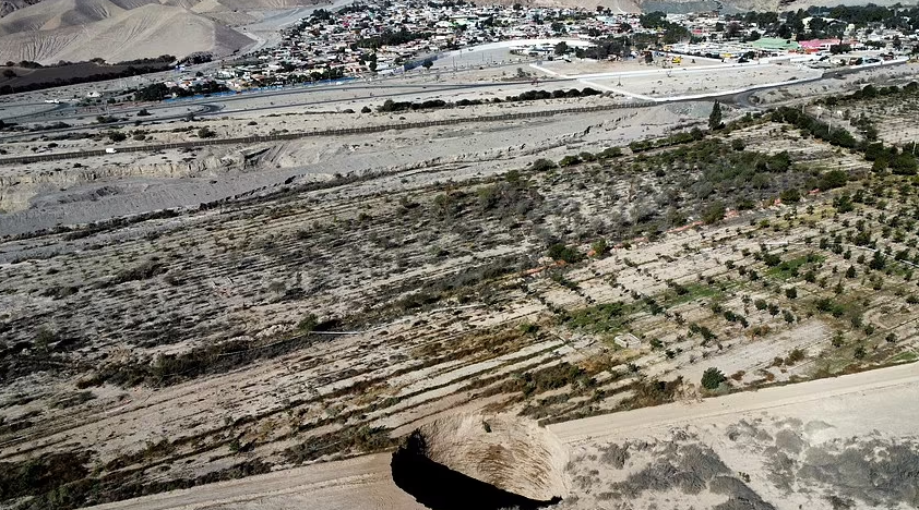 فيديو لحفرة عملاقة تثير الحيرة والقلق في تشيلي.. ما قصتها؟