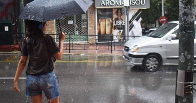 الطقس: أمطار محلية وعواصف في الساعات القليلة القادمة