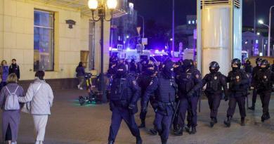 أكثر من 100 معتقل في احتجاجات مناهضة للتعبئة في جميع أنحاء روسيا - جماعة حقوقية