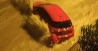 شوارع ثيسالونيكي تتحول إلى أنهار بسبب الأمطار الغزيرة