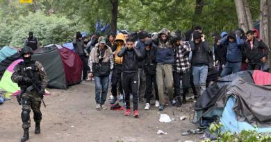 تدفقات المهاجرين عبر ممر البلقان تثير القلق السلطات