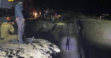 21 قتيلاً وعشرات المفقودين إثر غرق زورق مهاجرين قبالة اليونان