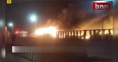 فيديو لمأساة الحافلة.. نجوا من فيضانات باكستان وماتـ ـــوا بحريق