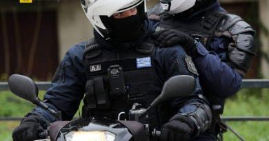 الشرطة اليونانية تطرح مناقصة لكاميرات الجسد لزيادة الشفافية ومساءلة الشرطة