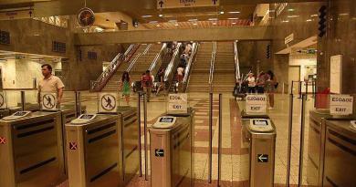 إغلاق ثلاث محطات مترو في أثينا في ذكرى انتفاضة الطلبة بـ 17 نوفمبر