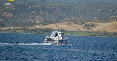 إنقاذ المهاجر العاشر بعد غرق قاربهم قبالة جزيرة إيفيا