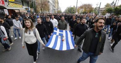 انتشر الشرطة في أثينا وسالونيك في ذكرى انتفاضة البوليتكنيك عام 1973