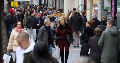 اليونان.. ساعات عمل المحلات التجارية خلال فترة الأعياد